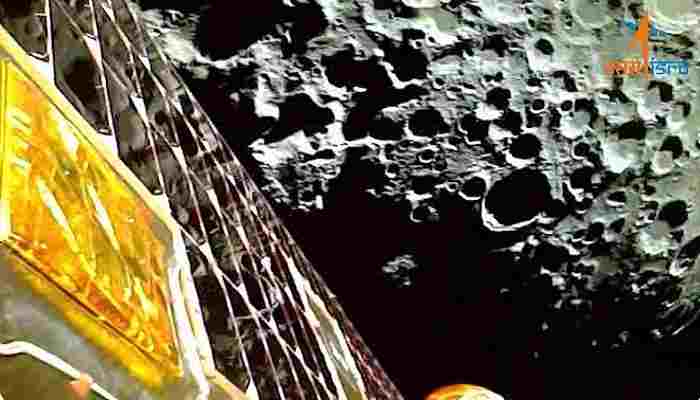 Chandrayaan-3 envía sus primeras fotos de la superficie lunar
