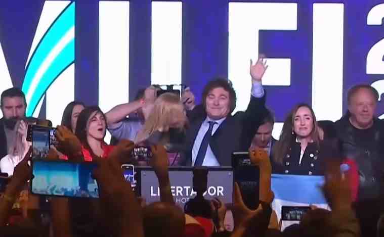 Libertario Javier Milei gana primarias presidenciales de Argentina