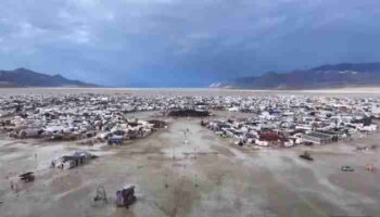 Festival Burning Man golpeado por las inundaciones en el desierto de Nevada
