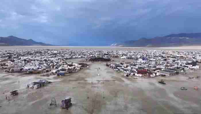 Decenas de miles de personas varadas en el Festival Burning Man en Nevada