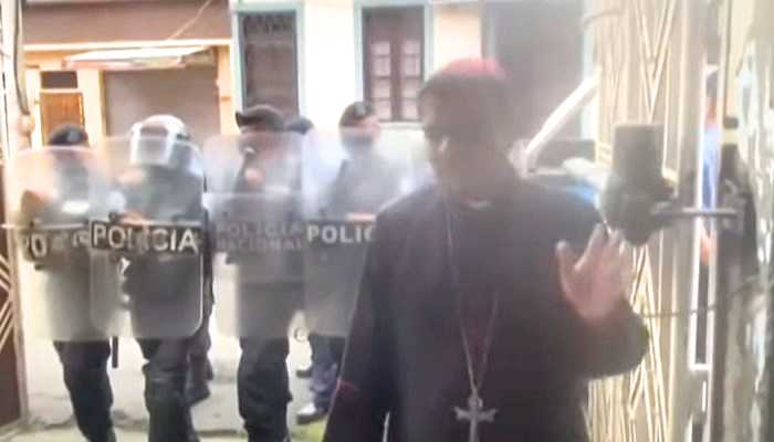 Nicaragua libera a obispos y sacerdotes católicos encarcelados, y los entrega al Vaticano